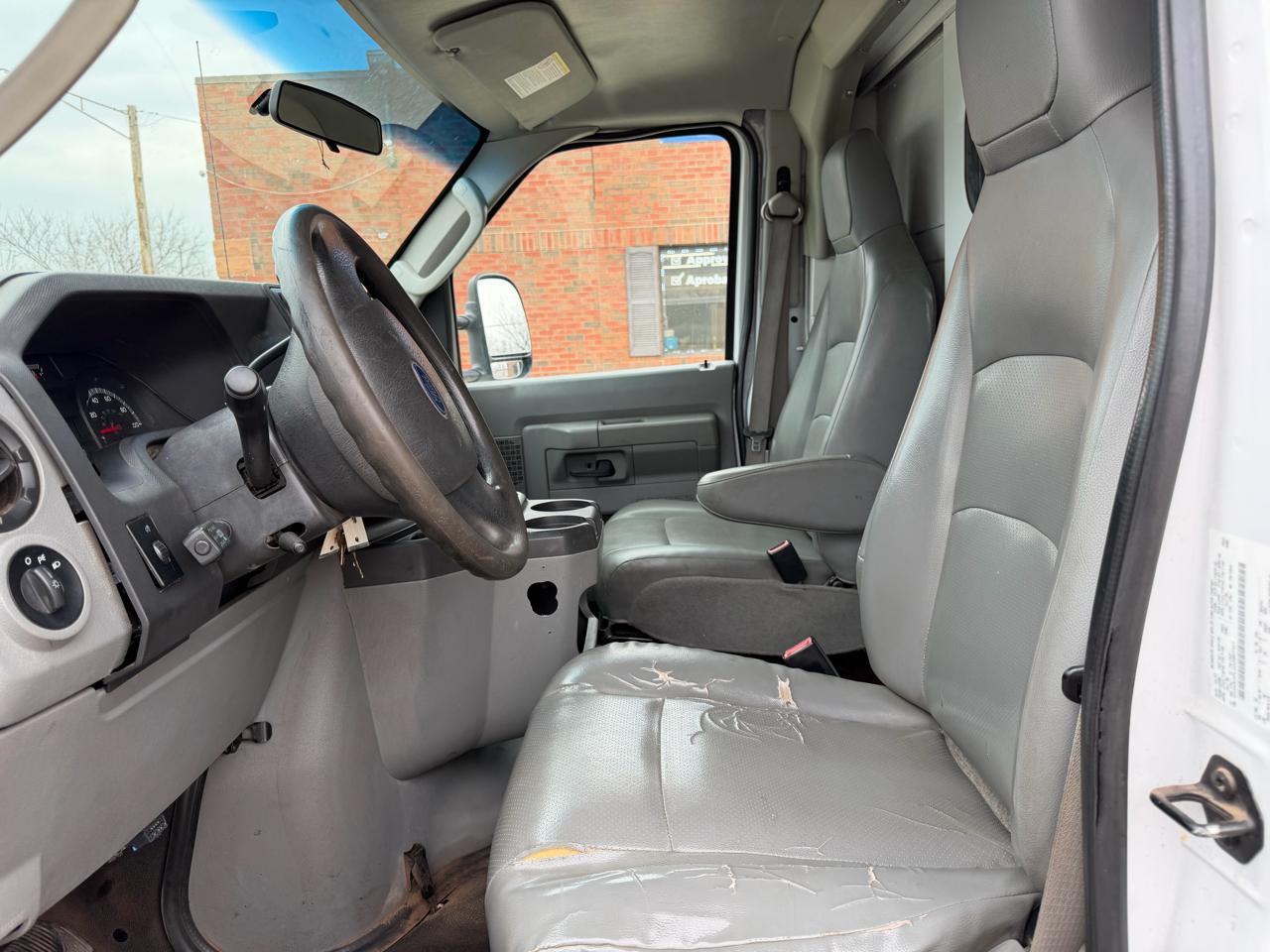 Ford Econoline E-350 Super Duty 2013