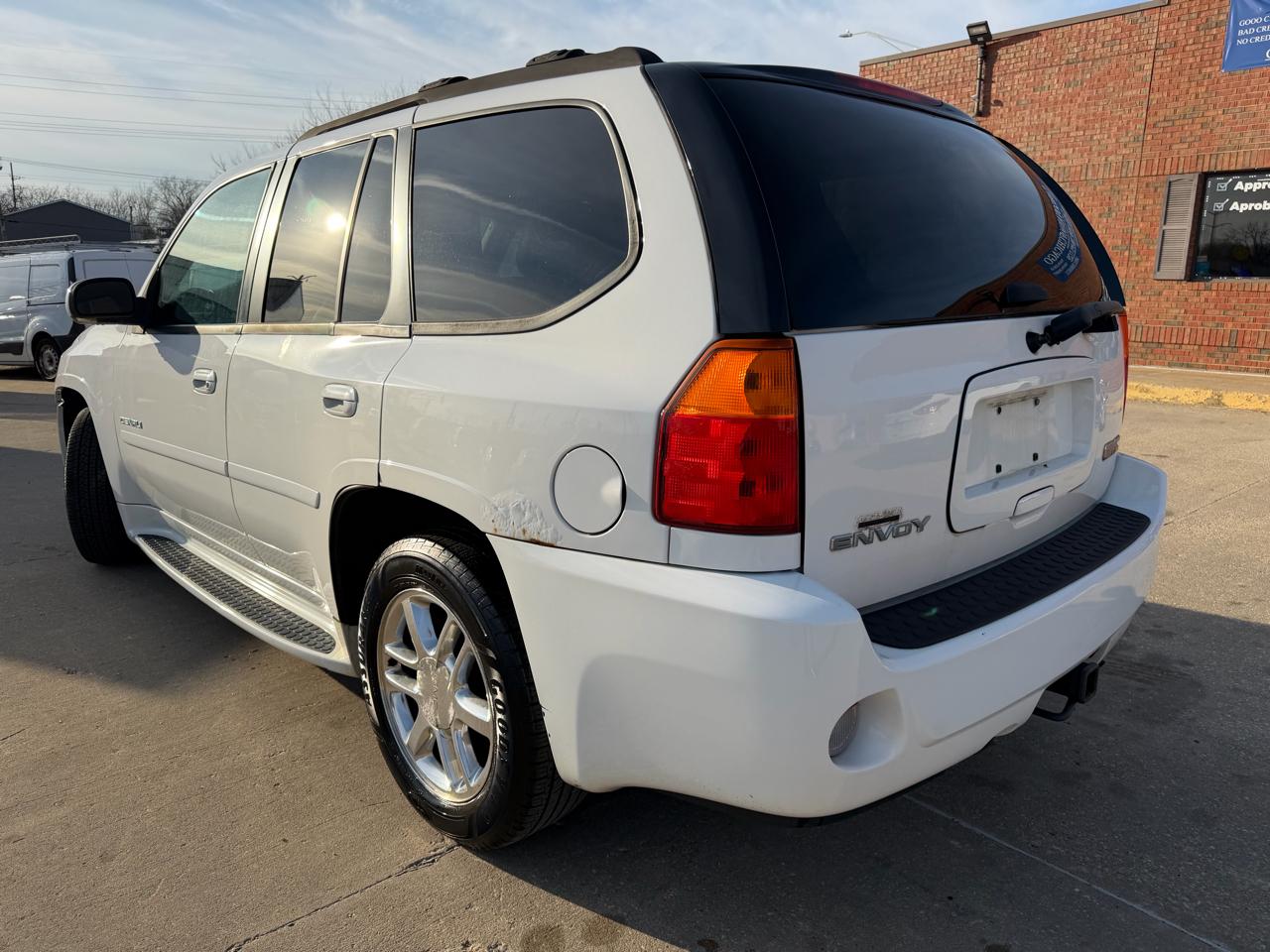 GMC Envoy 4dr 4WD Denali 2009