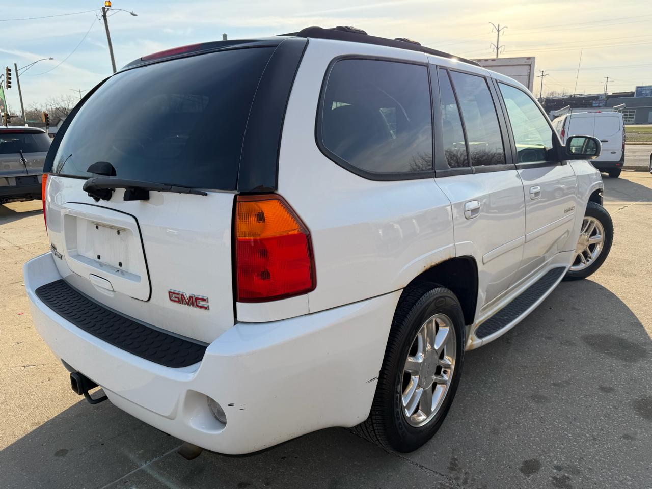 GMC Envoy 4dr 4WD Denali 2009