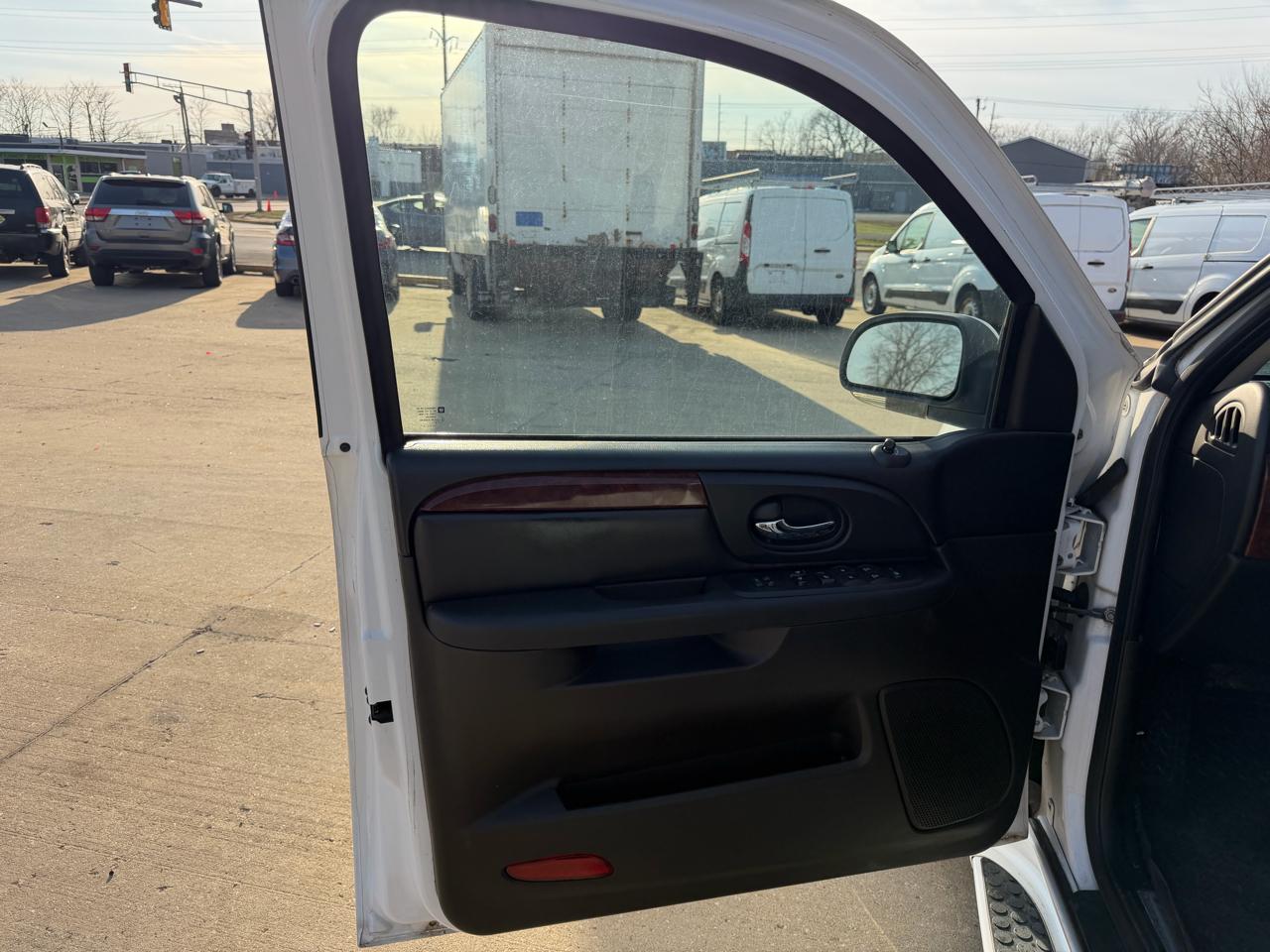 GMC Envoy 4dr 4WD Denali 2009