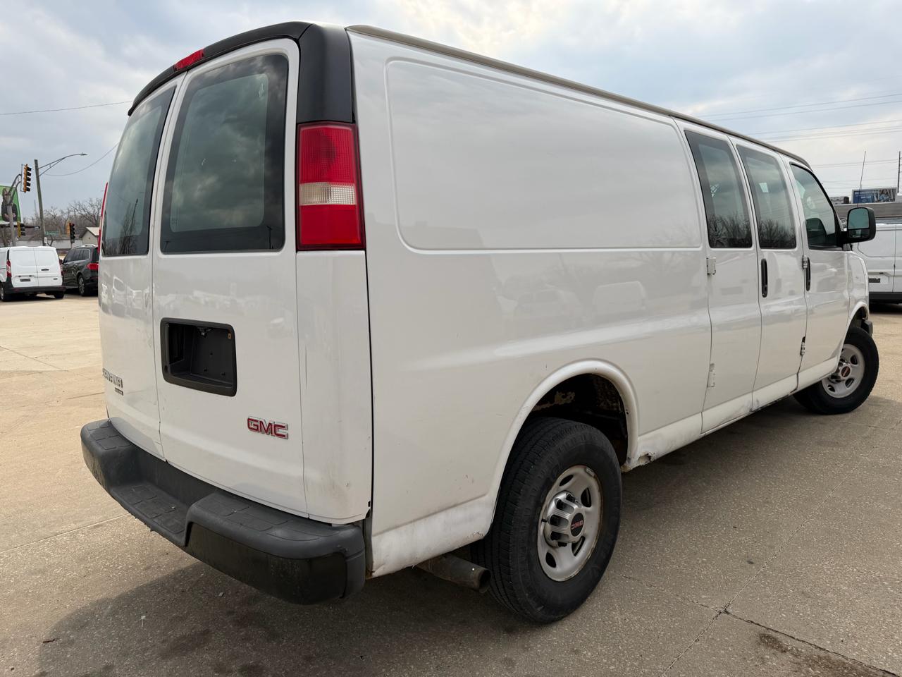 GMC Savana G3500 Extended Cargo 2012