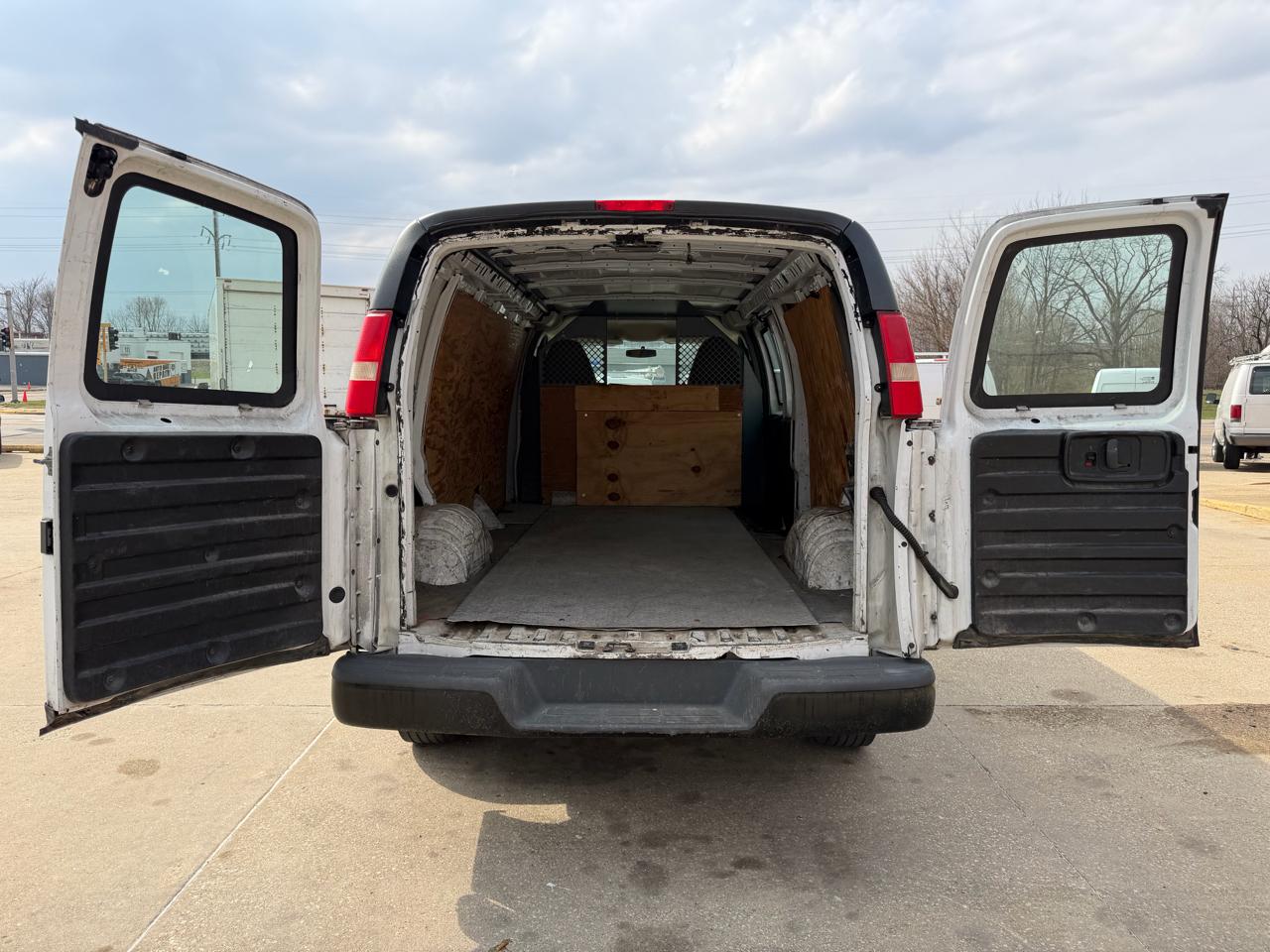 GMC Savana G3500 Extended Cargo 2012