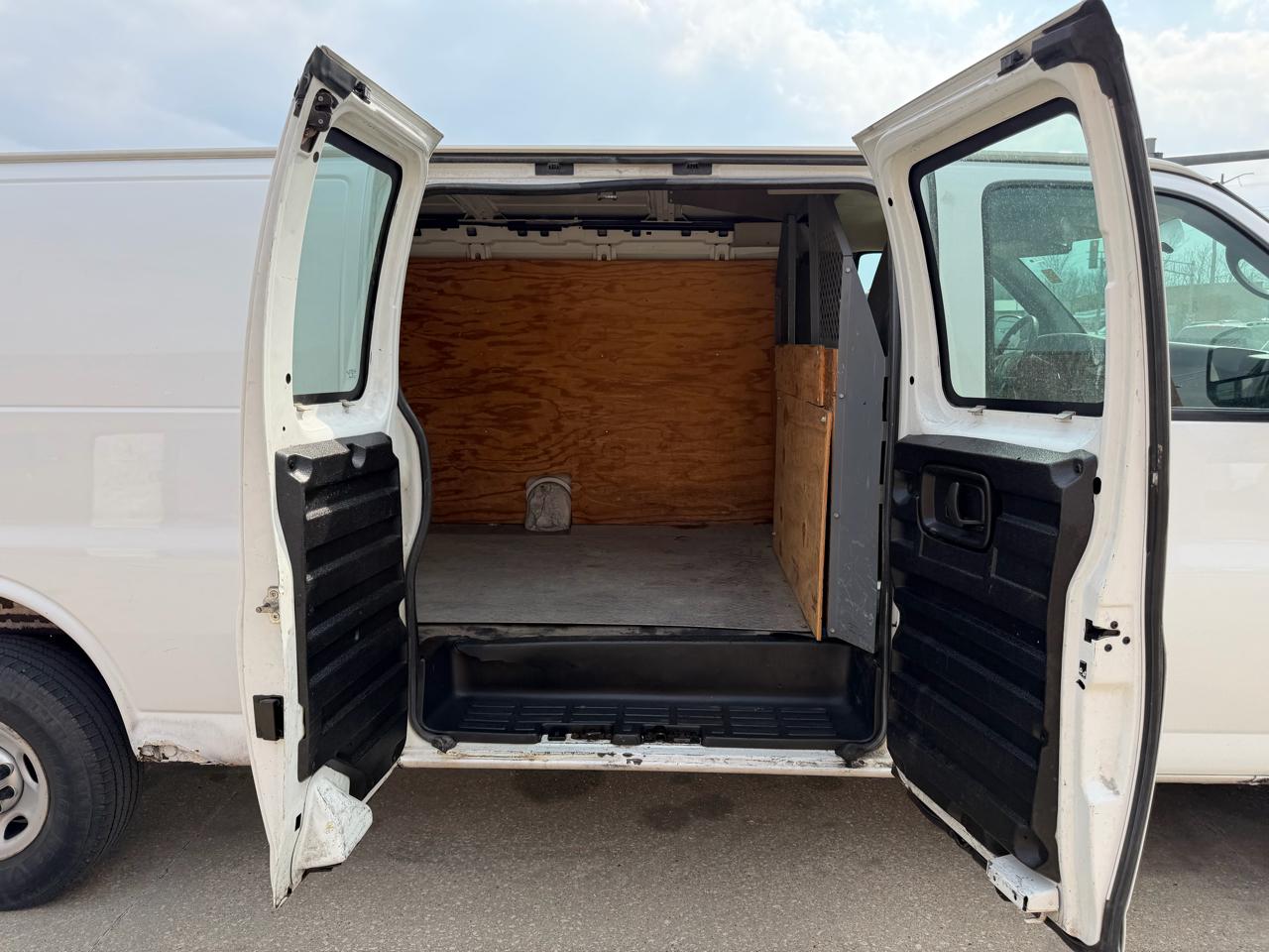 GMC Savana G3500 Extended Cargo 2012