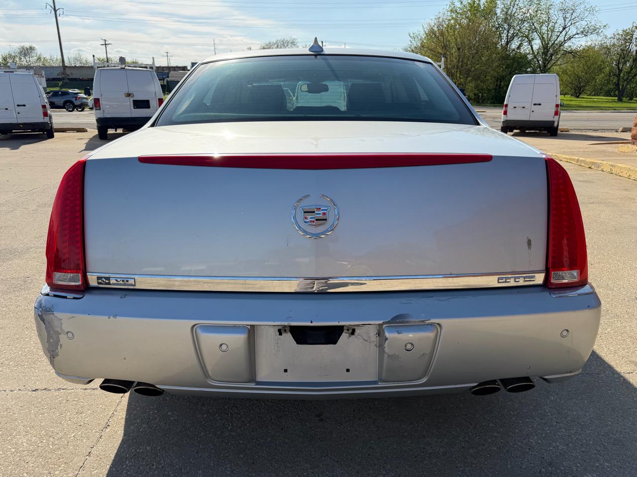 Cadillac DTS Luxury 2011