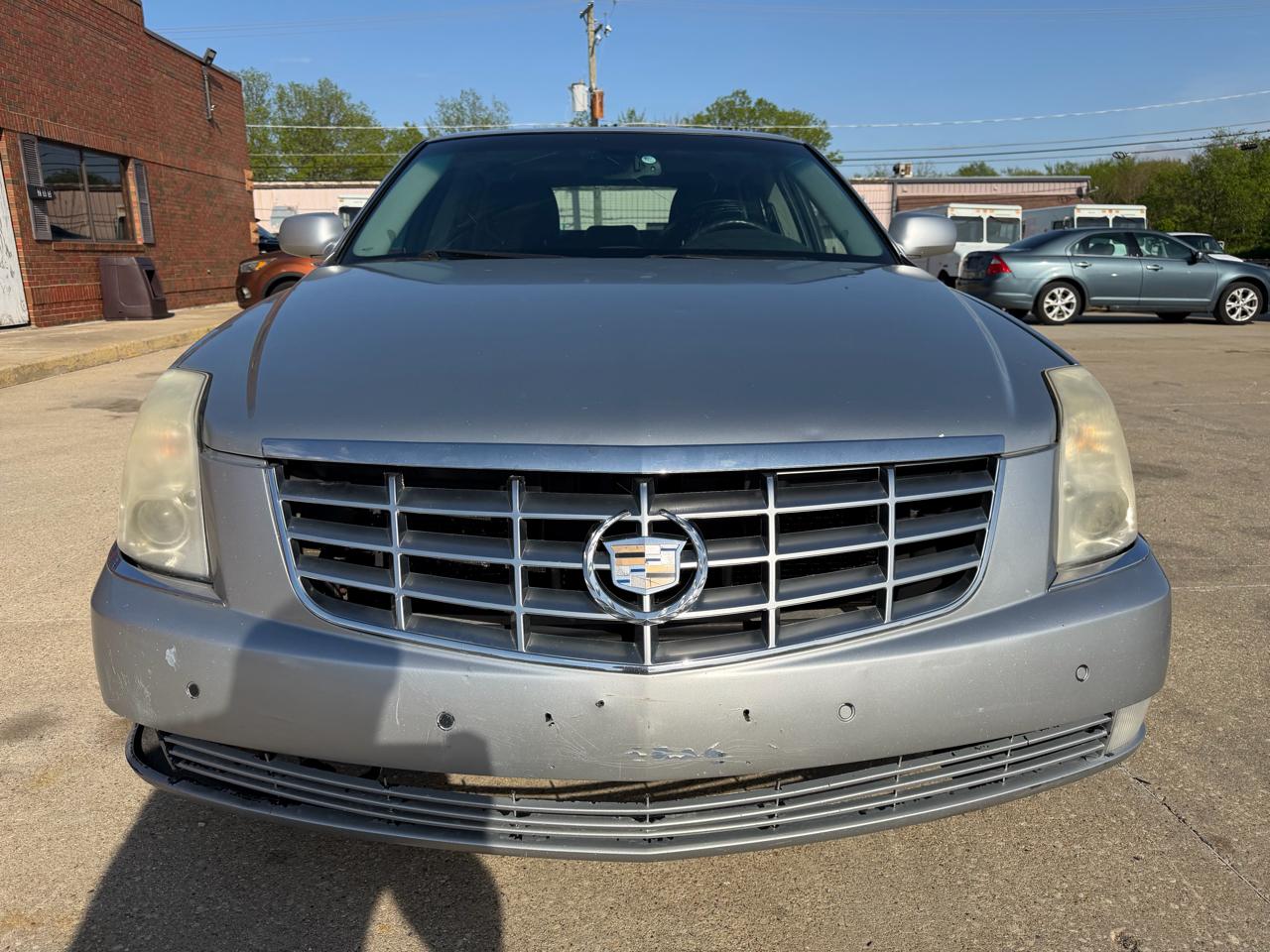 Cadillac DTS Luxury 2011