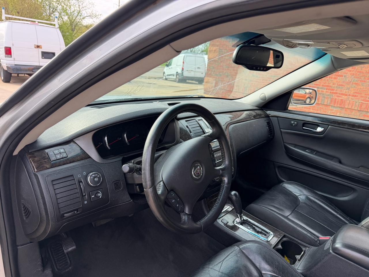 Cadillac DTS Luxury 2011