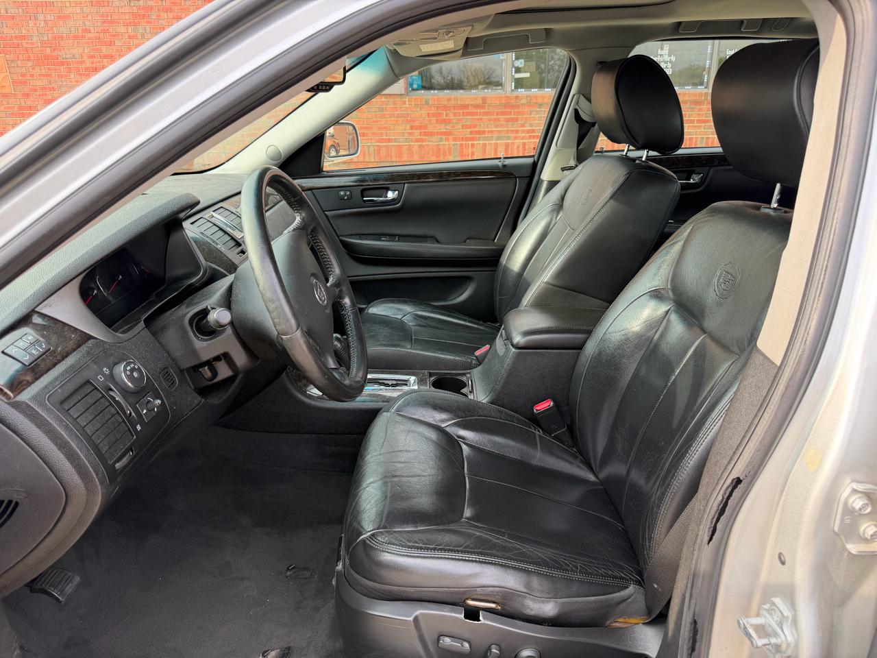 Cadillac DTS Luxury 2011