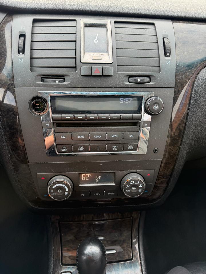 Cadillac DTS Luxury 2011