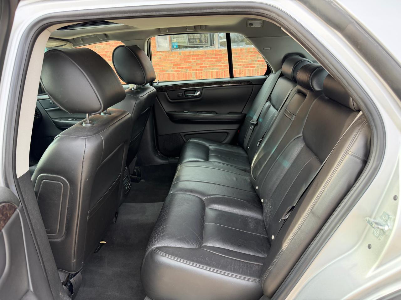 Cadillac DTS Luxury 2011