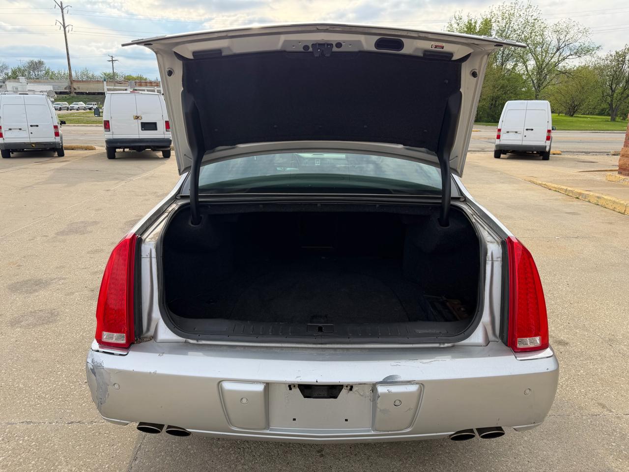 Cadillac DTS Luxury 2011
