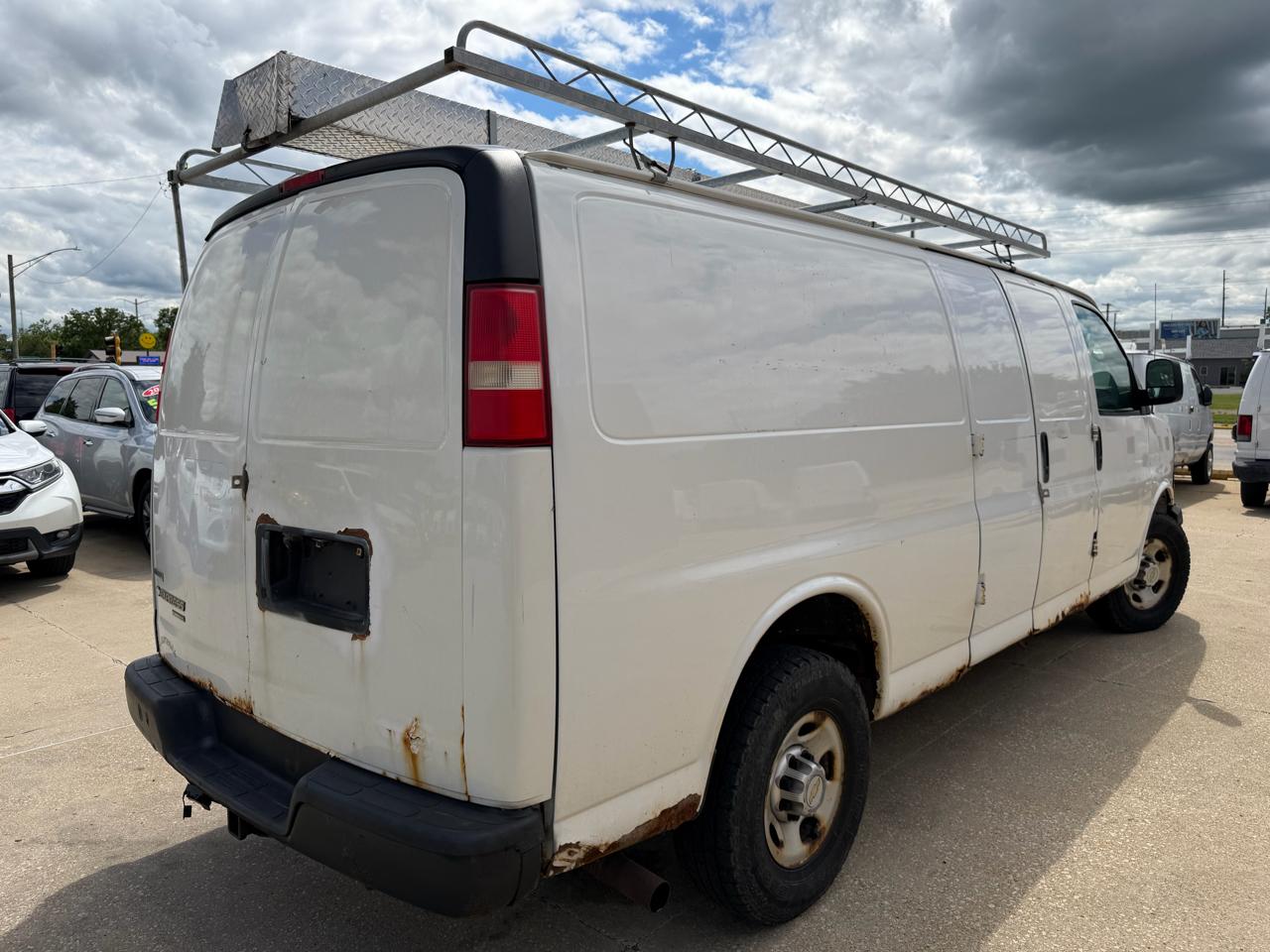Chevrolet Express 3500 Cargo Extended 2011