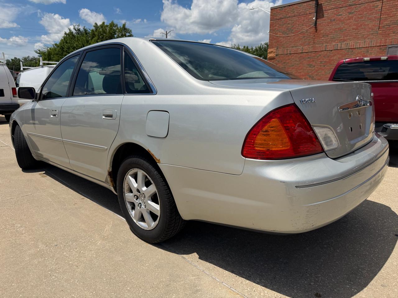 Toyota Avalon XL 2000