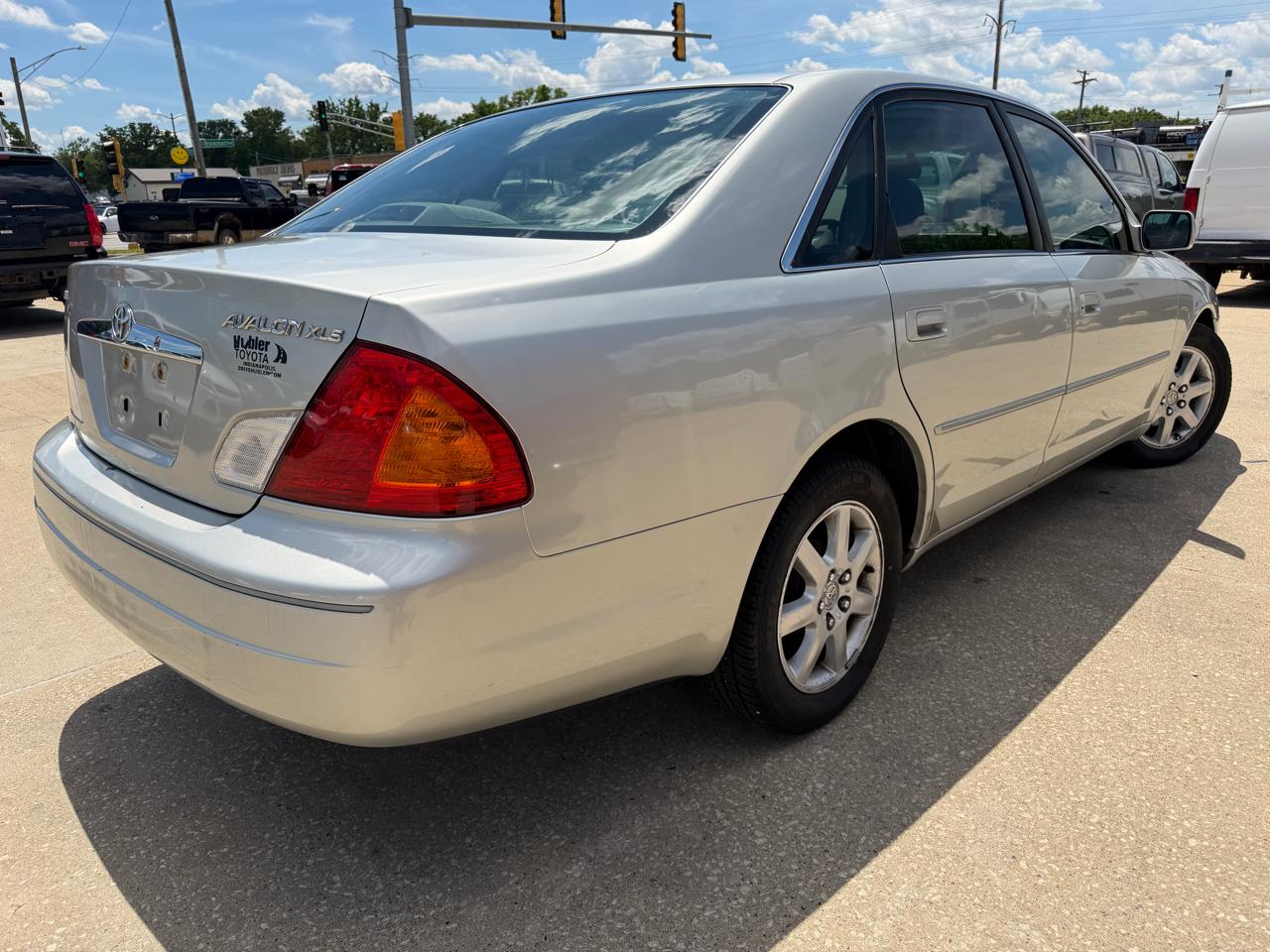 Toyota Avalon XL 2000