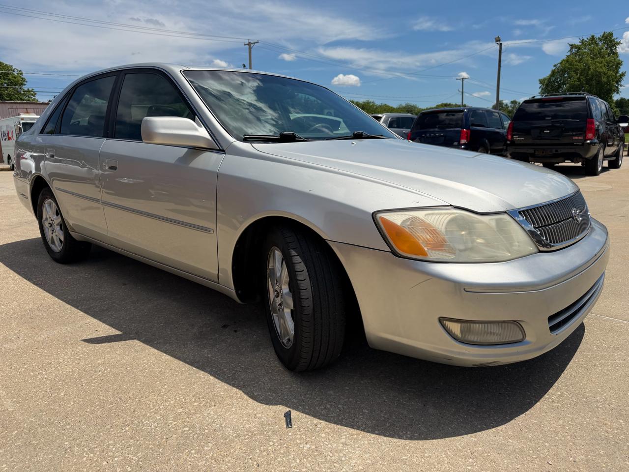 Toyota Avalon XL 2000