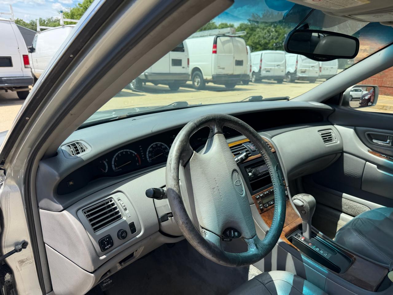 Toyota Avalon XL 2000