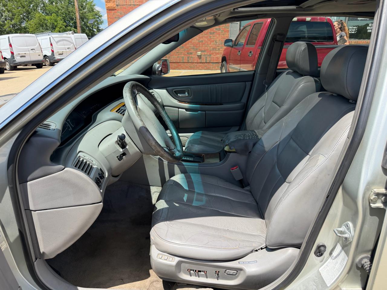 Toyota Avalon XL 2000