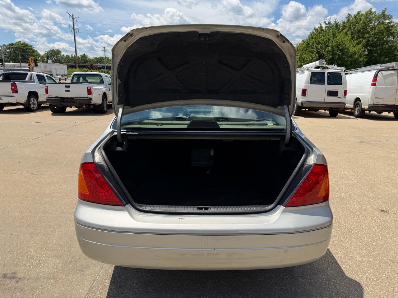 Toyota Avalon XL 2000