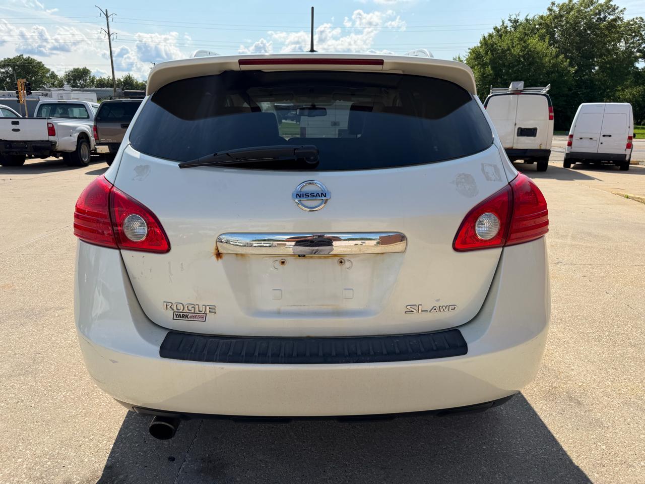 Nissan Rogue S AWD 2011