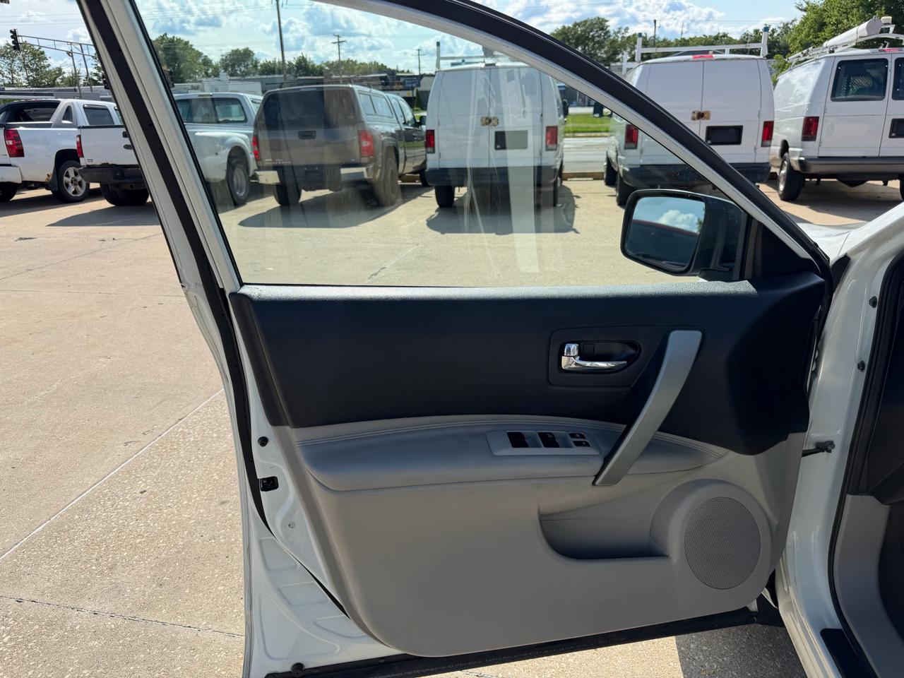 Nissan Rogue S AWD 2011