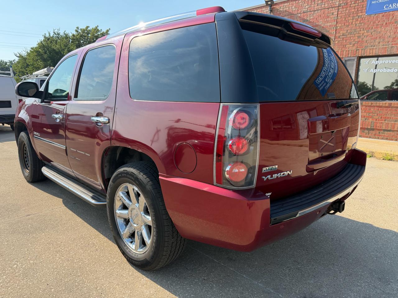 GMC Yukon Denali 4WD 2011