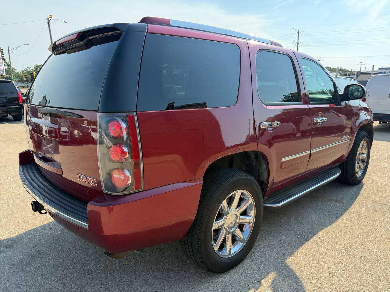 GMC Yukon Denali 4WD 2011