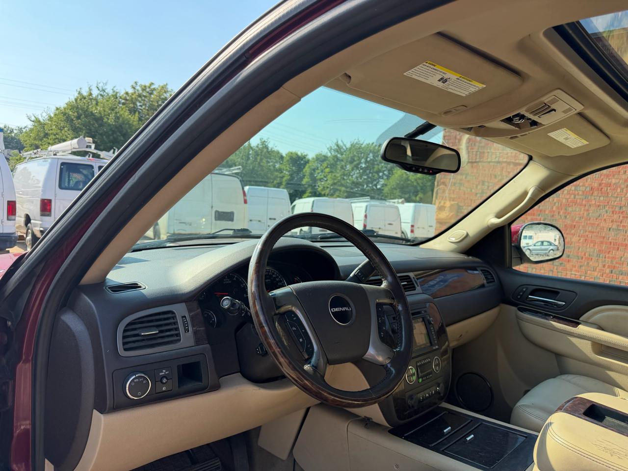 GMC Yukon Denali 4WD 2011