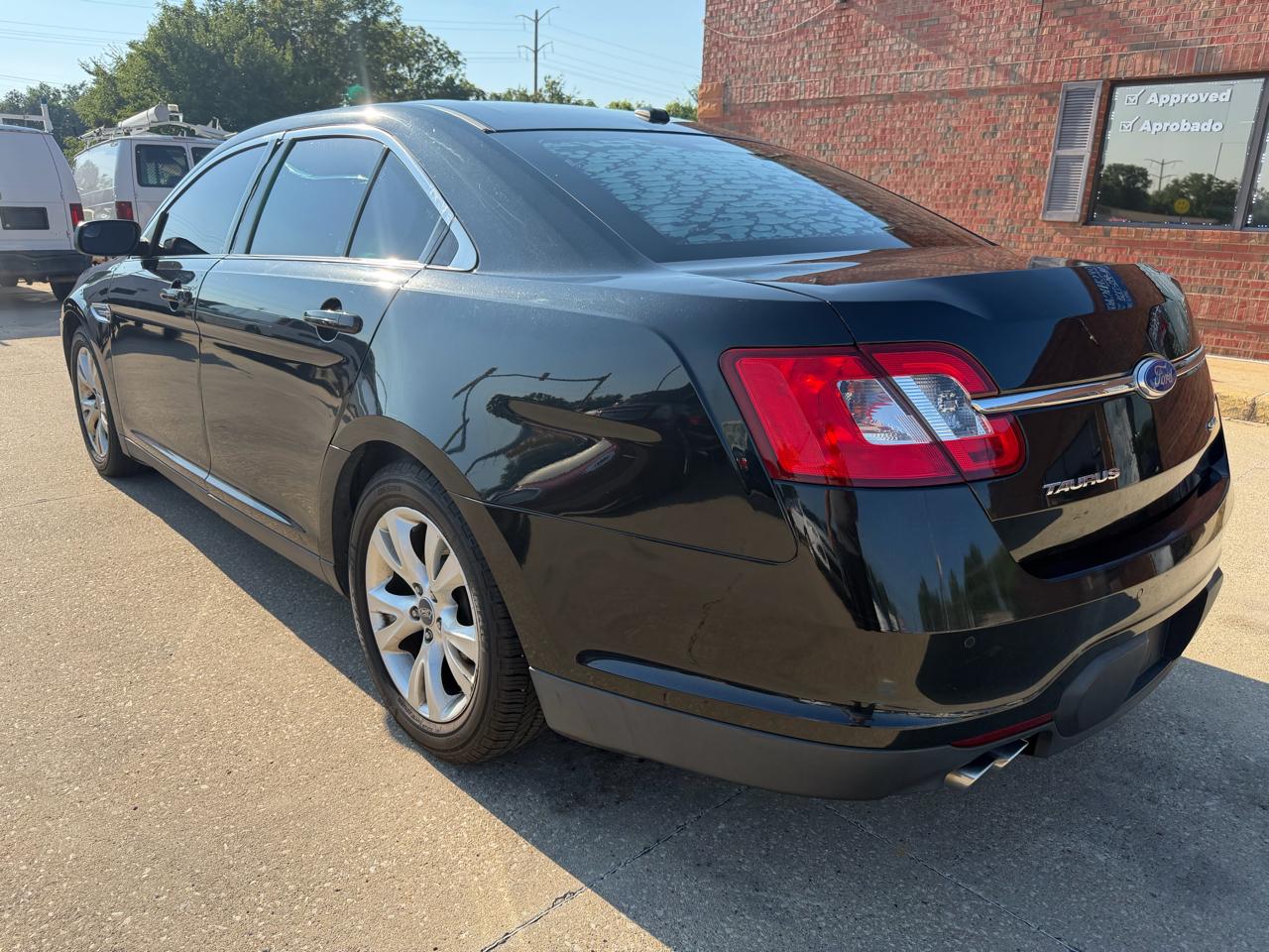 Ford Taurus SEL FWD 2012