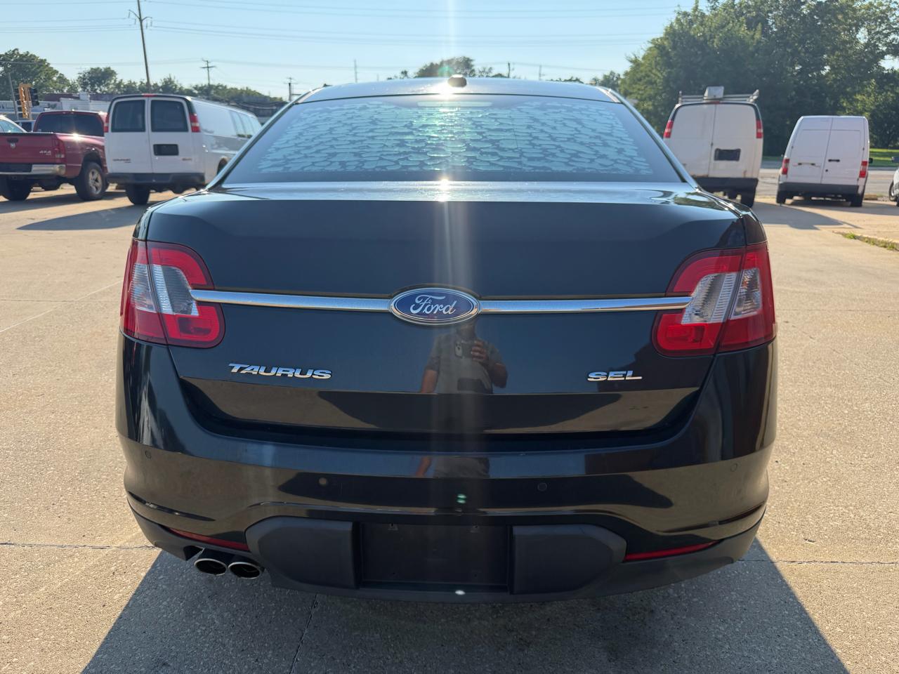 Ford Taurus SEL FWD 2012