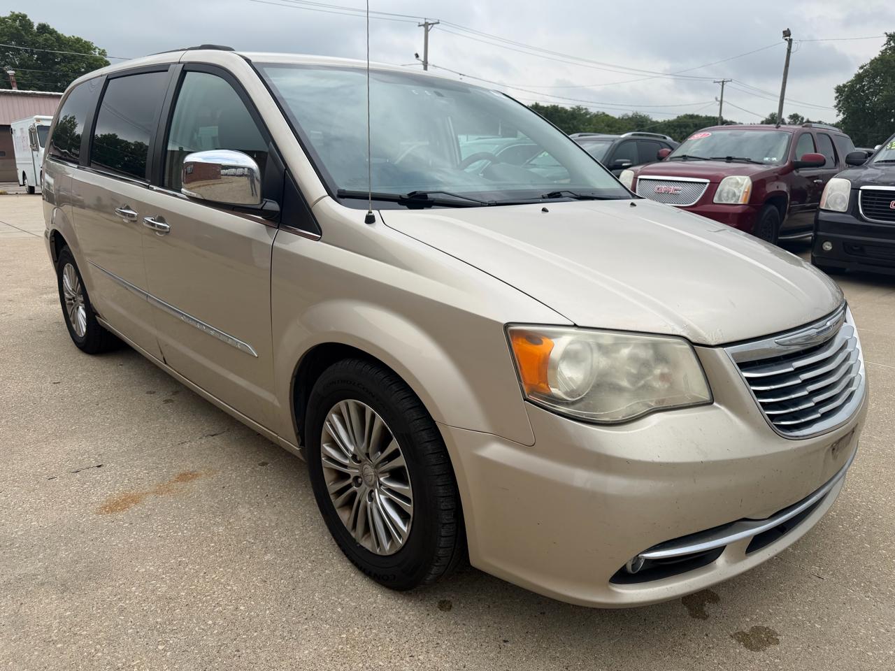 Chrysler Town & Country Touring-L 2013