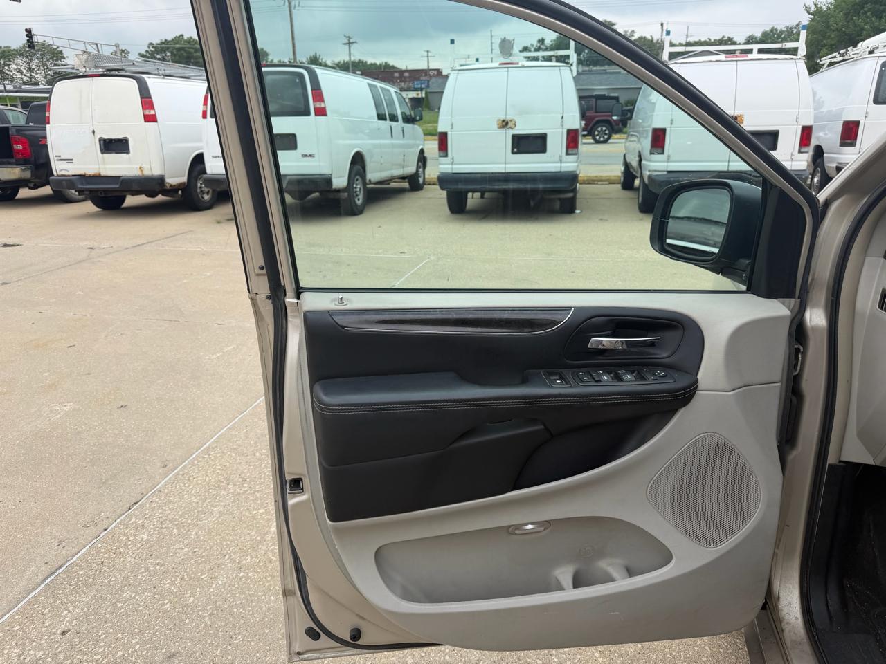 Chrysler Town & Country Touring-L 2013