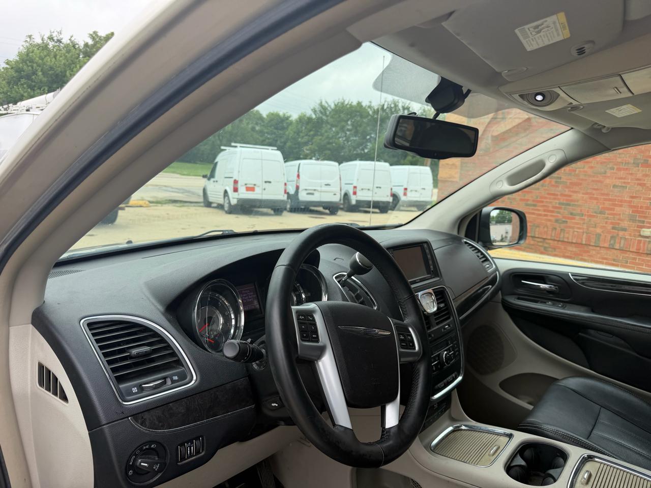 Chrysler Town & Country Touring-L 2013