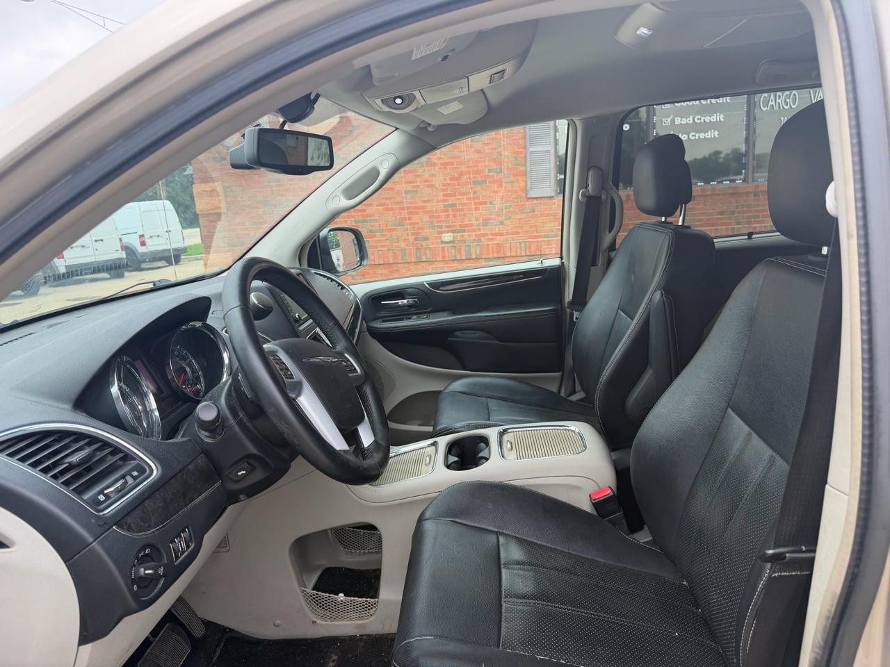 Chrysler Town & Country Touring-L 2013