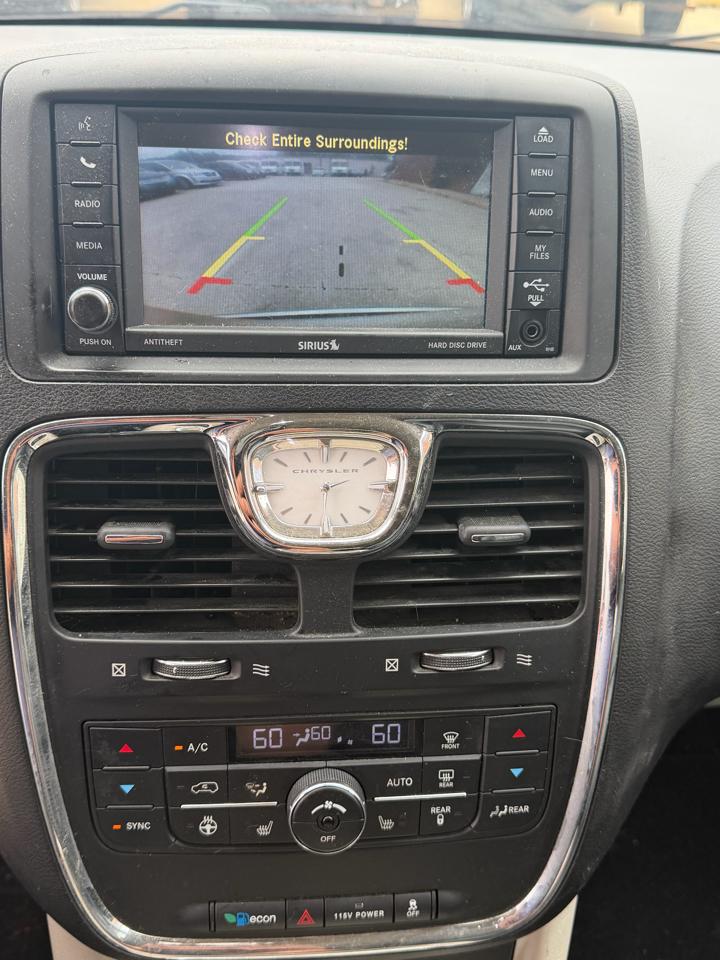 Chrysler Town & Country Touring-L 2013