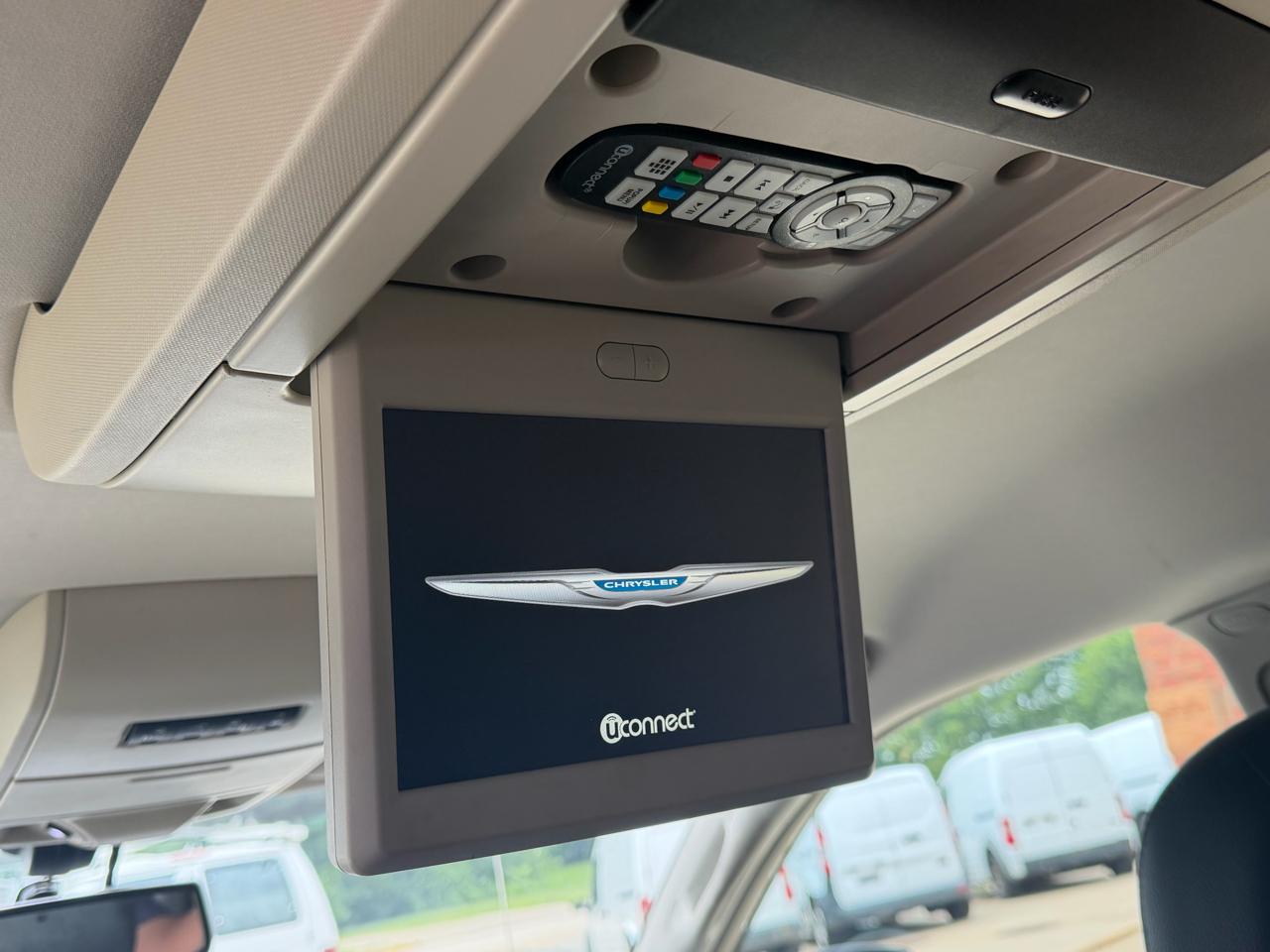 Chrysler Town & Country Touring-L 2013