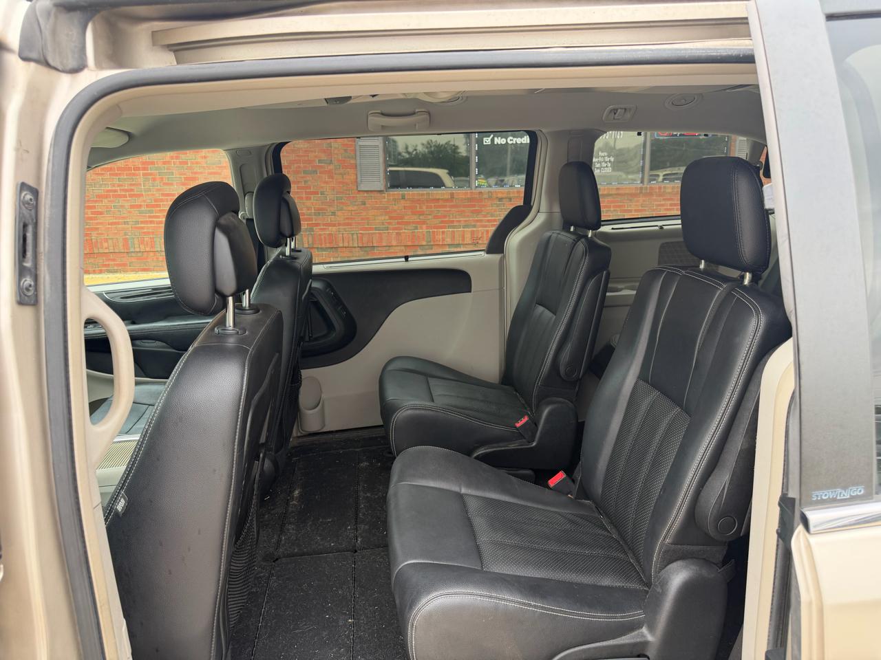 Chrysler Town & Country Touring-L 2013