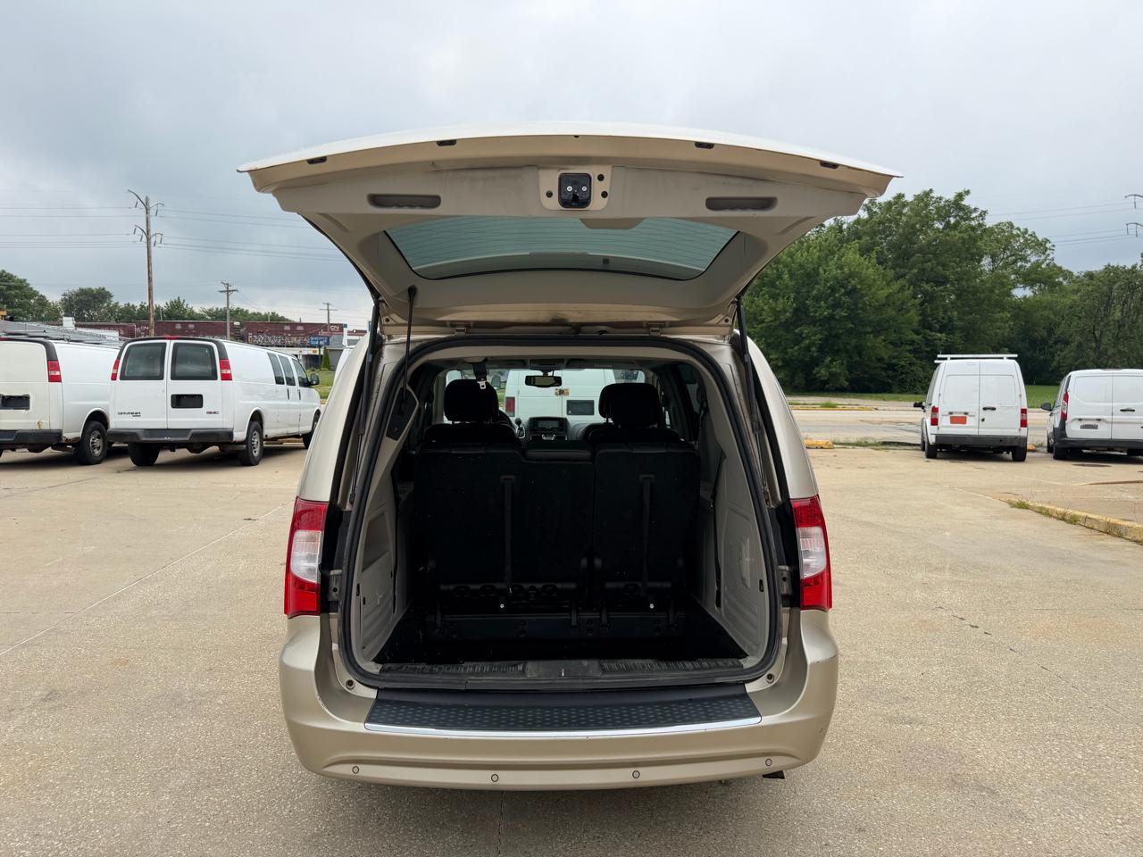 Chrysler Town & Country Touring-L 2013