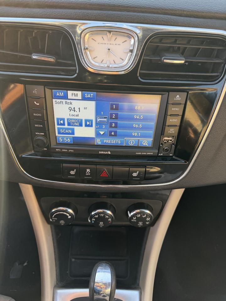 Chrysler 200 Touring Convertible 2011