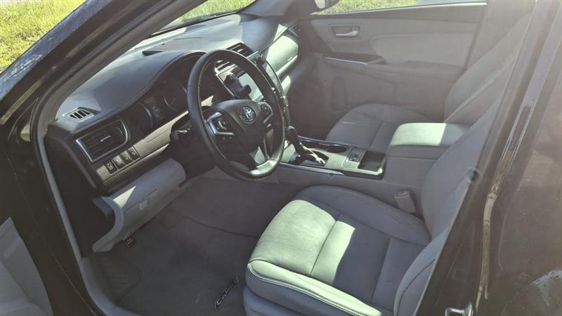 2017 Toyota Camry XLE - Photo 6