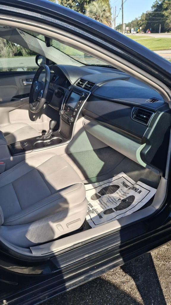 2017 Toyota Camry XLE - Photo 9