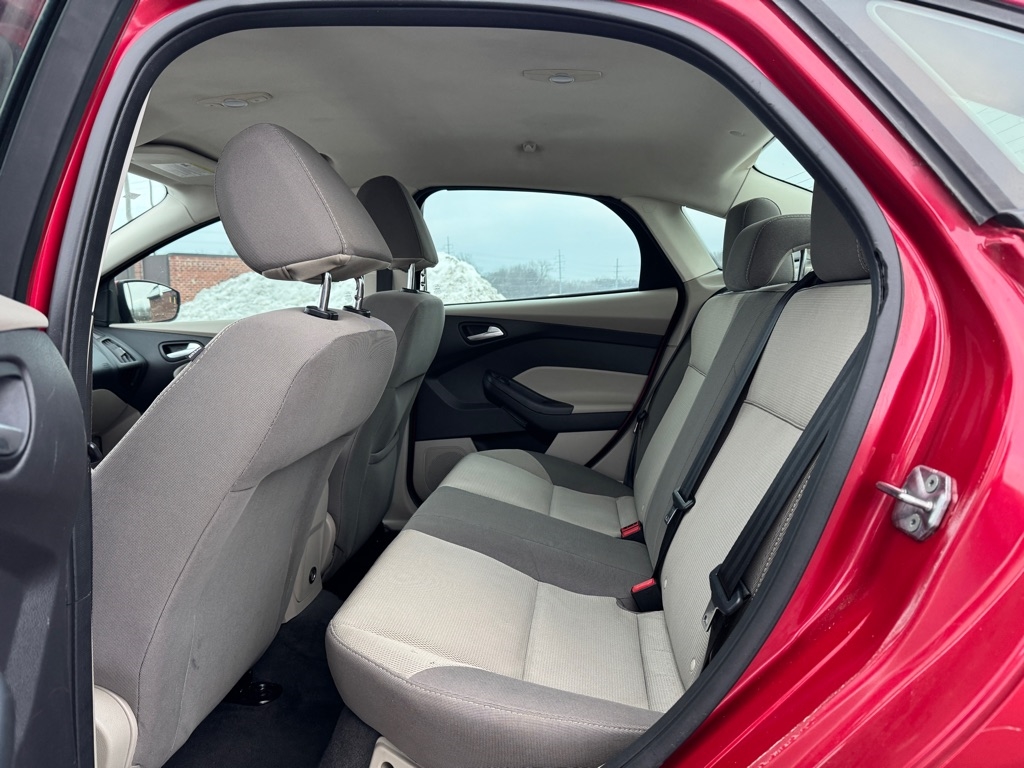 Ford Focus 4dr Sdn SE 2012