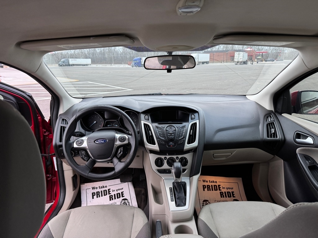 Ford Focus 4dr Sdn SE 2012