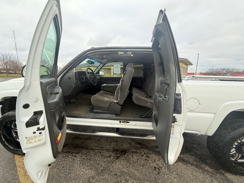 GMC Sierra 2500HD Ext Cab 143.5" WB 4WD SLE 2004