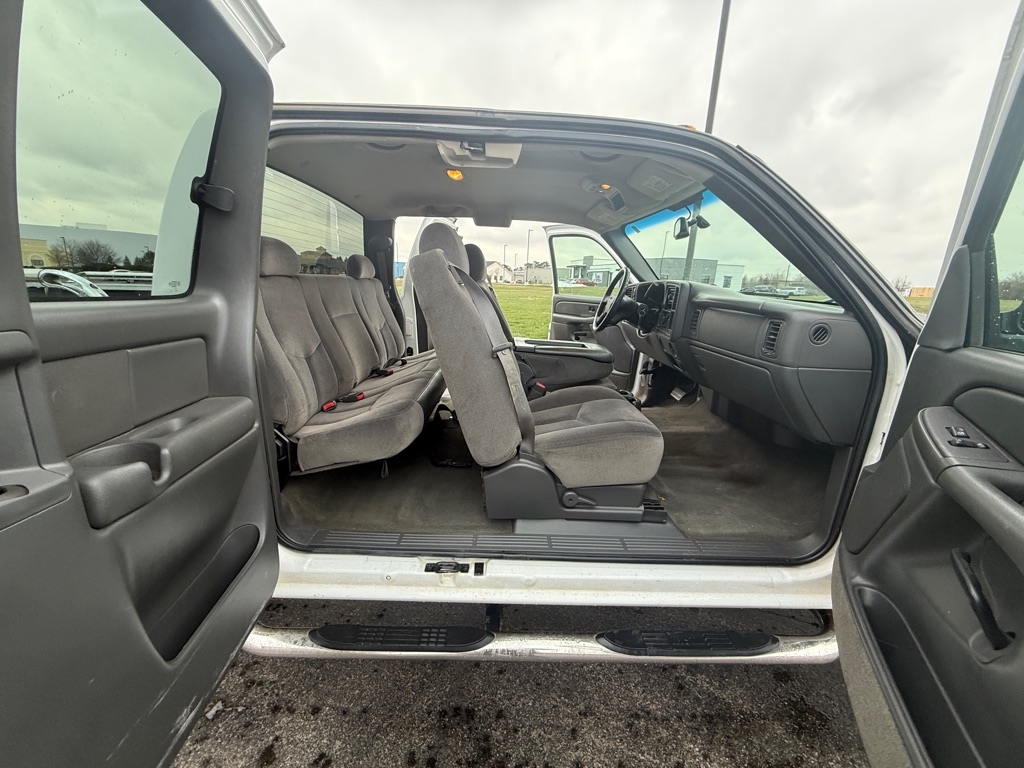 GMC Sierra 2500HD Ext Cab 143.5" WB 4WD SLE 2004
