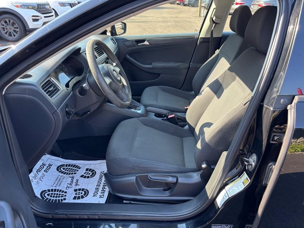 Volkswagen Jetta Sedan 4dr Auto S w/Sunroof 2012