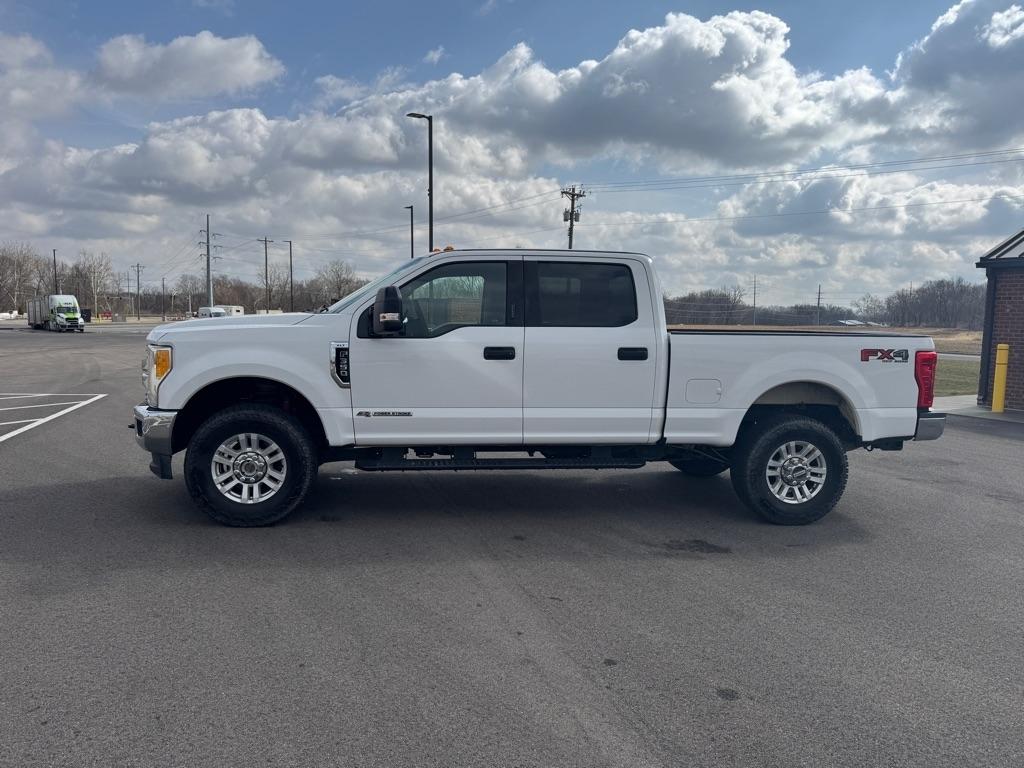 Ford Super Duty F-350 SRW King Ranch 4WD Crew Cab 8' Box 2017