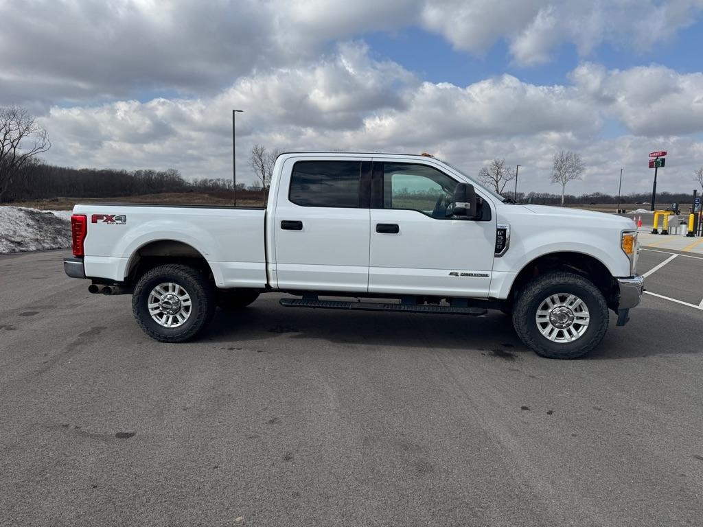 Ford Super Duty F-350 SRW King Ranch 4WD Crew Cab 8' Box 2017