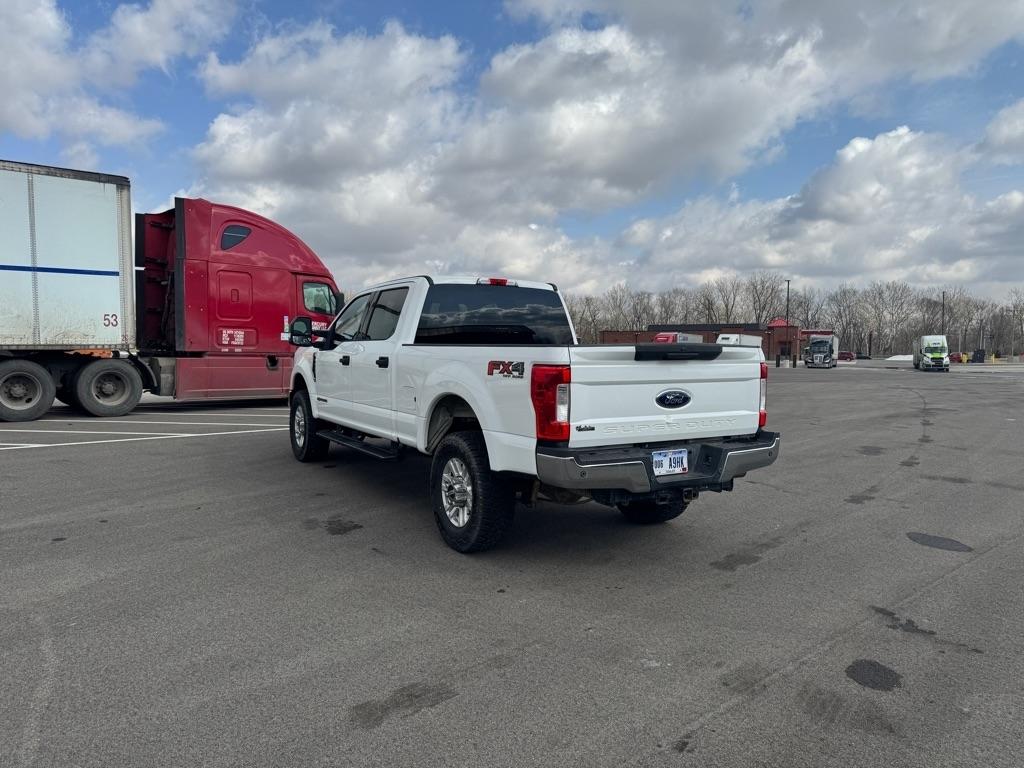 Ford Super Duty F-350 SRW King Ranch 4WD Crew Cab 8' Box 2017