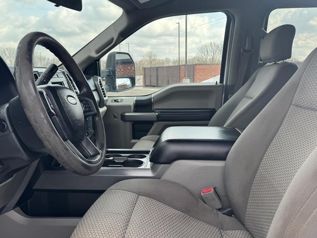 Ford Super Duty F-350 SRW King Ranch 4WD Crew Cab 8' Box 2017