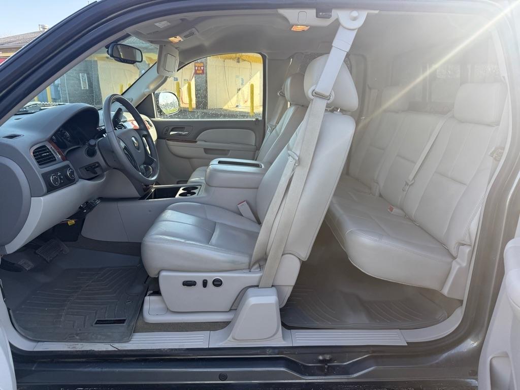 Chevrolet Silverado 1500 4WD Ext Cab 157.5" LTZ 2011