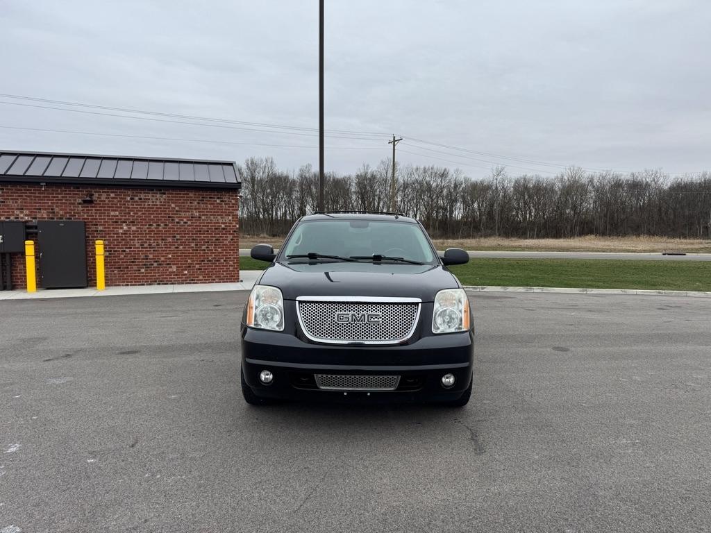 GMC Yukon AWD 4dr 1500 Denali 2011